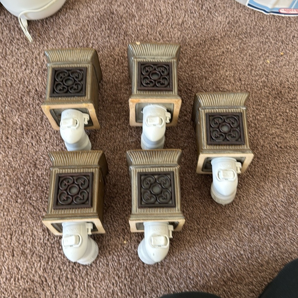 Scentsy LOT plug in with bulbs. Two have some chips but work great!